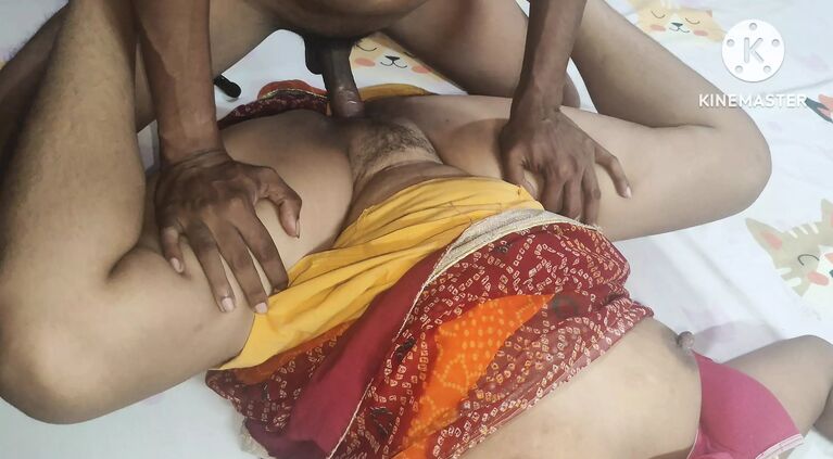 Milf ko saree phanaa ka chudai