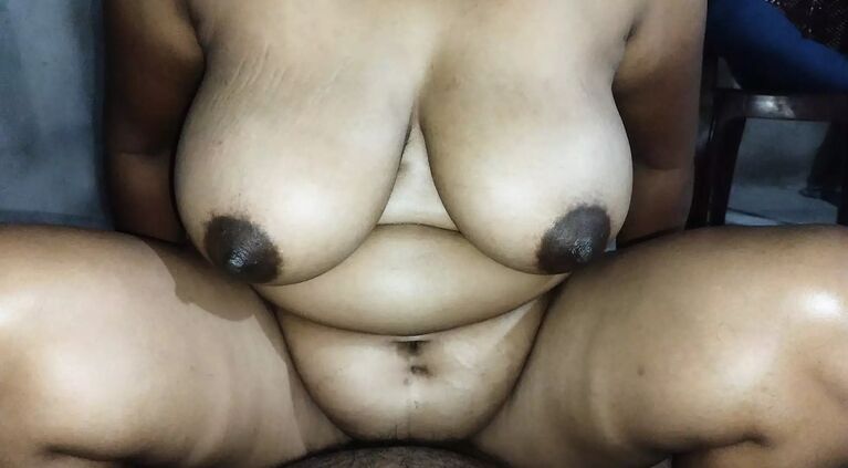 Aunty ki huge boobs ko dekha to ghar me bula ke mast choda and cum in her cunt
