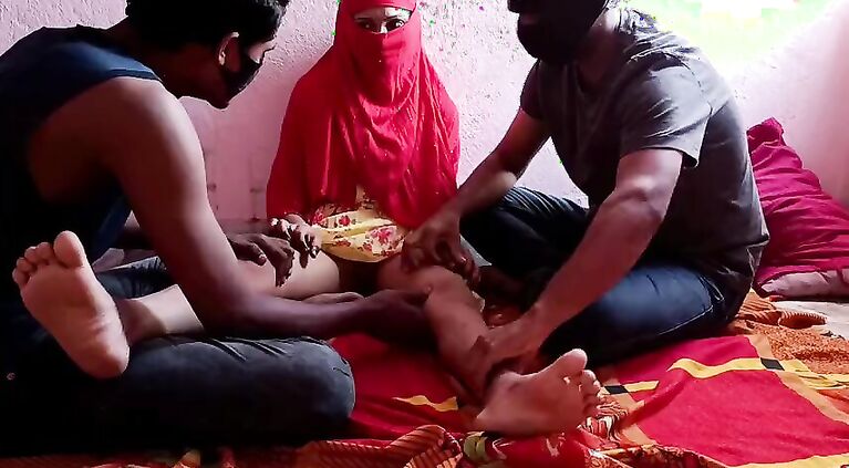 For Money Gf Ko Dost Ke Sath Milkar Ganda kaam Kiya - Tamil Triple Viral MMS