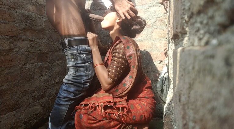 Desi Indian Erotic Bhabhi fucks in the openly bathroom outdoors