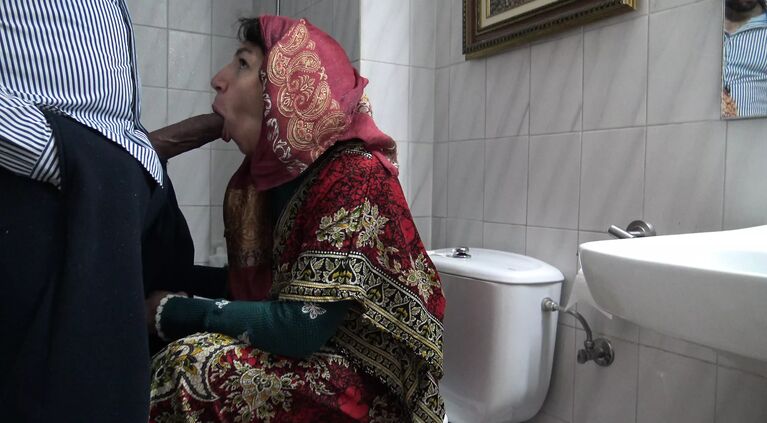 Perverted Turkish Girlfriend Mature Sucking Huge Nigga Dick In Germany