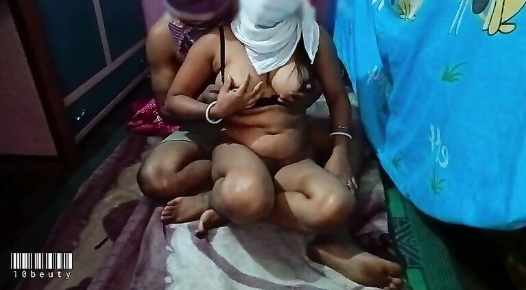 CUTE TAMIL CUTE BHABHI NE APNI CHOOT KI PYAS DOODHWALE SE BUJHAYI (bengali-ROLEPLAY)
