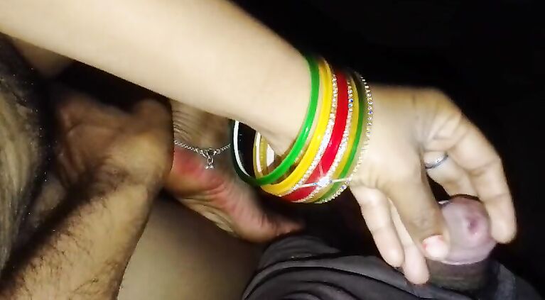 Soni bhabhi jerking her boyfriend huge boobs