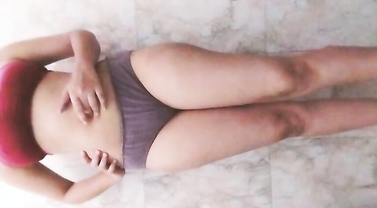 Cute nude riya oi body aur choot dekhki