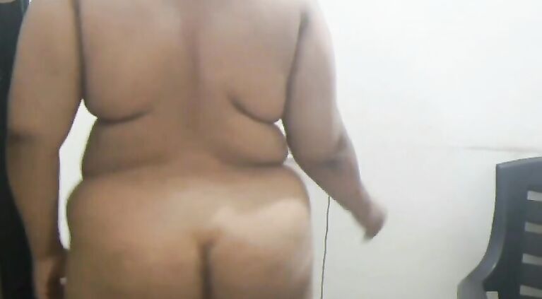 Desi amateur teasing her boyfriend with hot strip show