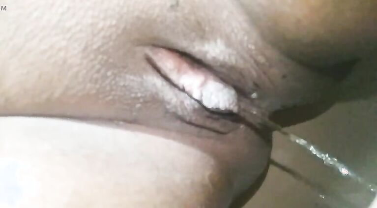 Brown shaved beautiful pusssy nonstop passing it the bathroom