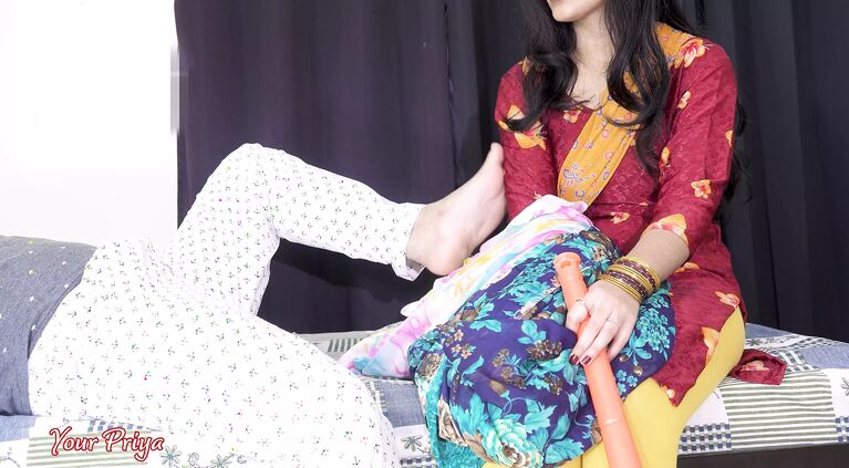 Priya Maid's dirty cunt fucked hard with gaaliyan by maid after deep oral. tamil hindi sex clip