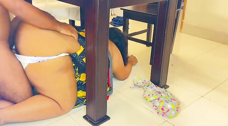 Sexy Nokrani malkin ke sat Chudai