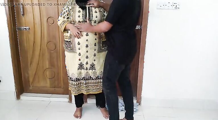 (Tamil Maid Ki Jabardast Chudai Malik) Indian Maid Fucked By Owner While Cleaning House - Big Butt Cum