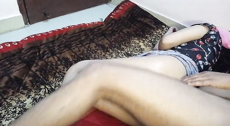 Husband ke sath housewife ne Gand par massage karvhi