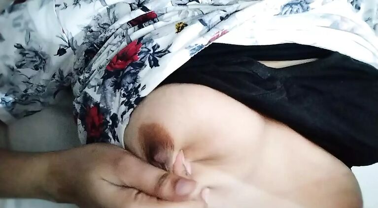 SEXY TAMIL GIRL SHOWS HER HUGE BOOBS