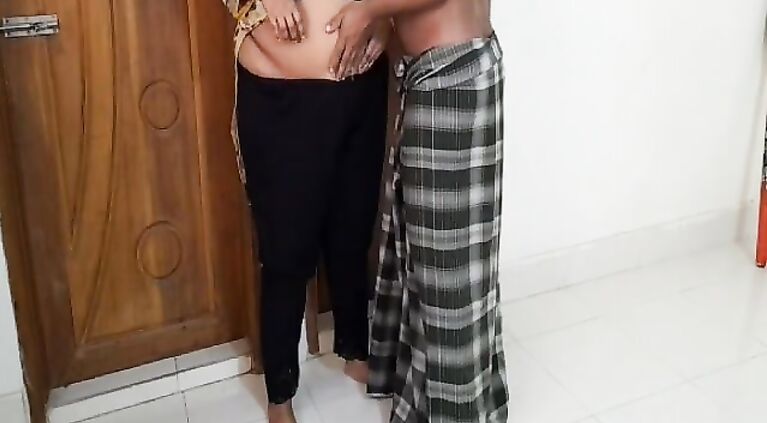 Teenage 18+ Sexy PLUMP Satule Maa Ko Beta Ni Bed Room Par Chudai (Innocent stepmother gets pregnant)
