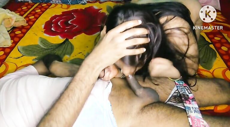 Stepson ne apni chachi ko akela pake chod diya
