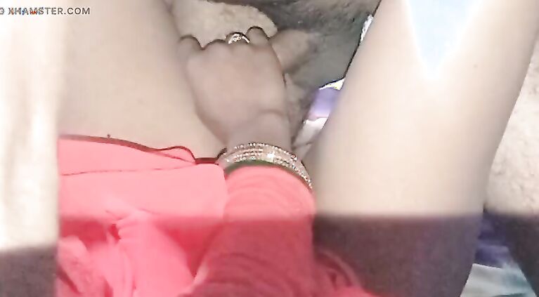 Koi nahi tha (tamil bhabhi) ghar par akeli dekh padosi ne chut choudai ki