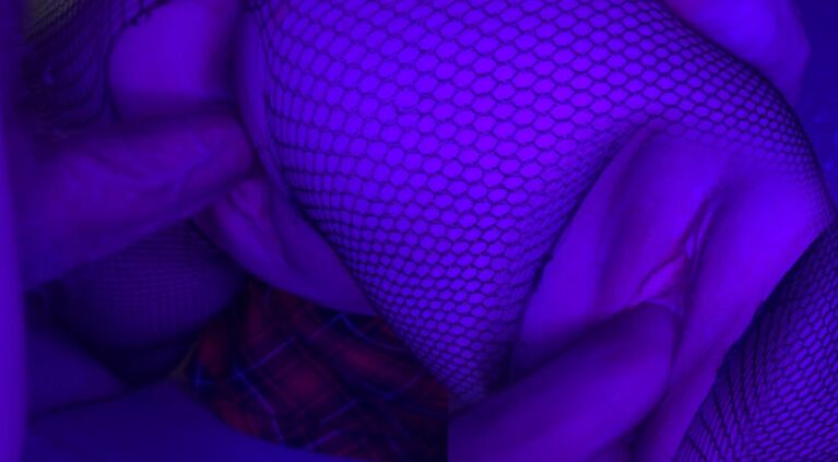 Secretly took off the condom and got high off a warm, wet vagina