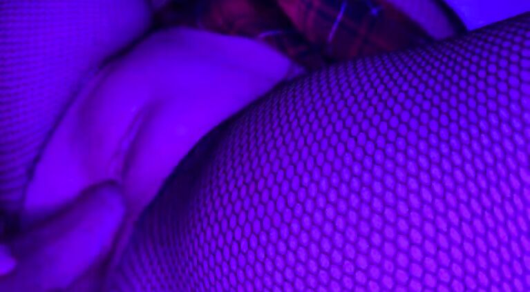 Secretly took off the condom and got high off a warm, wet vagina