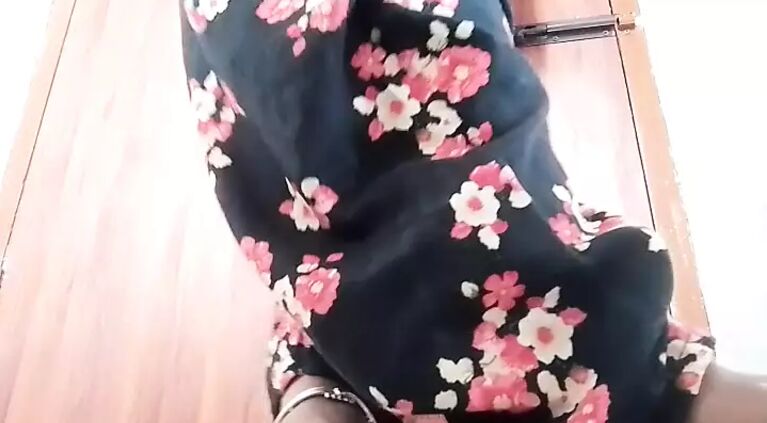 Swetha indian housewife Cucumber Toy Insert play Masturbation Solo