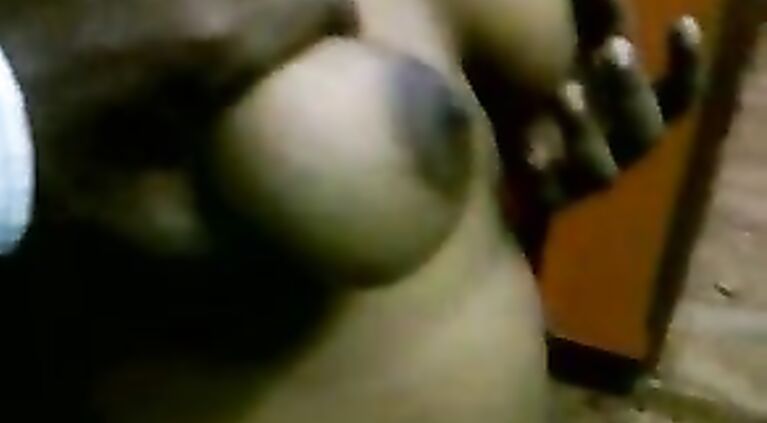 Aunty Showin Her Boobs - Movies.