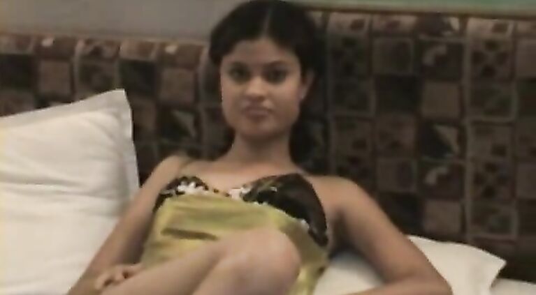 Mallu bhabhi naked getting her big ass exposed by her hubby on camera with ass hole fully visible