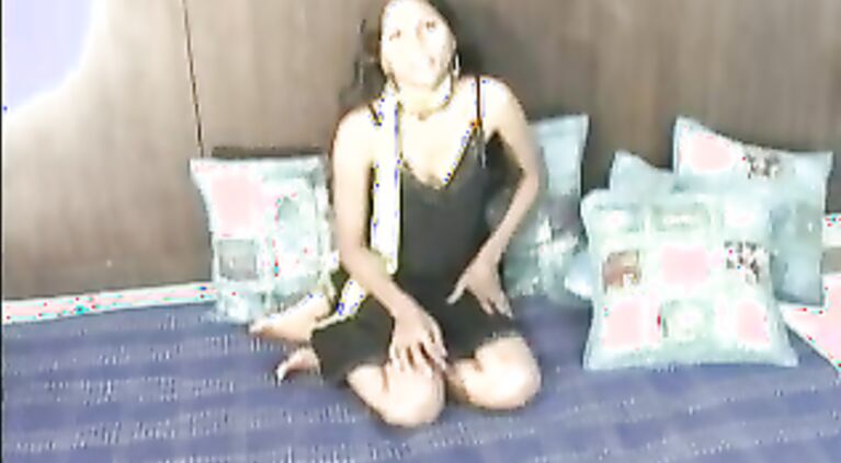 Cute Indian Rundi Diya - Movies.