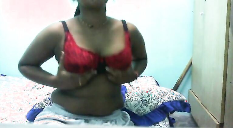 Aunty Showing Milky Boobs - Movies.