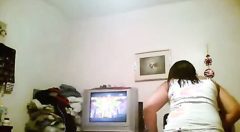Desi bhabhi farah from Lahore caught on hidden cam changing after shower.