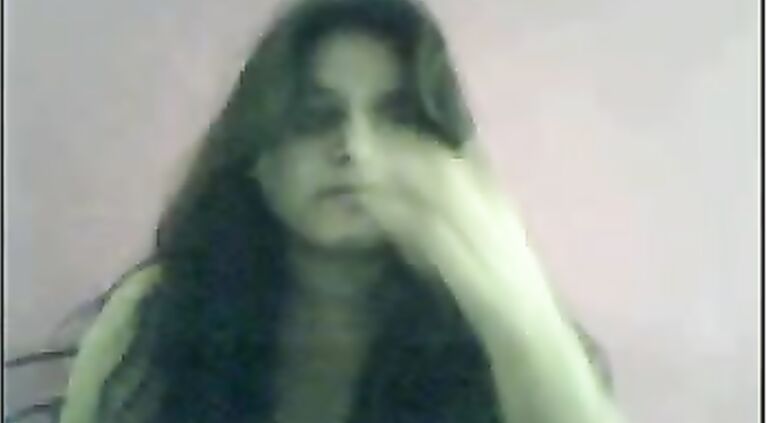 Gujrati girl nadia captured naked on live webcam show by her boyfriend.