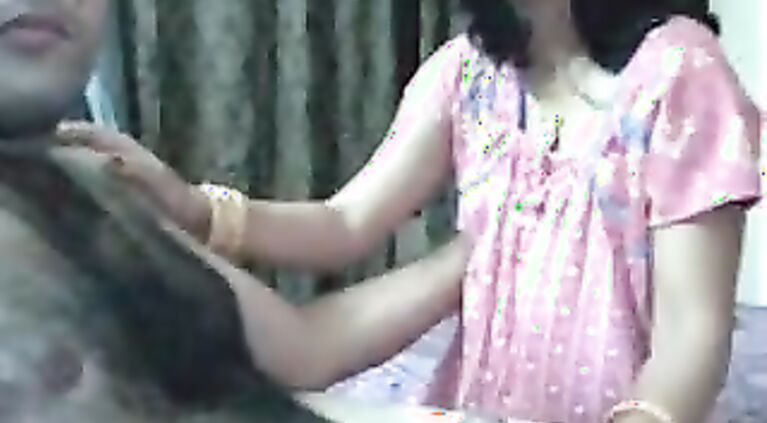 Newly married kanpur couple avinash and payal on webcam fucking, showing live to public.
