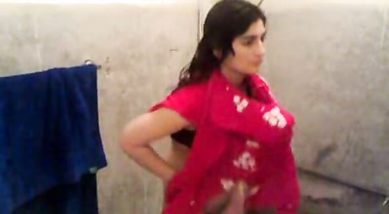Pakistani Babe Rida - Movies.